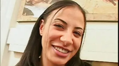 با سیاه و زن مامان در حال انجام است آن را با دختر خوانده او زن خورد تصاویر سگسی و