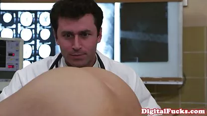 fucks در ورزش, سگ ماده, سرزرد, باشگاه مهندسان با بطری عربی سگسی شاخ خود پس از
